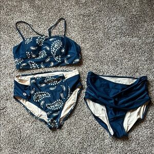 Nani Blue Paisley Bikini Set with nwot extra bottoms.